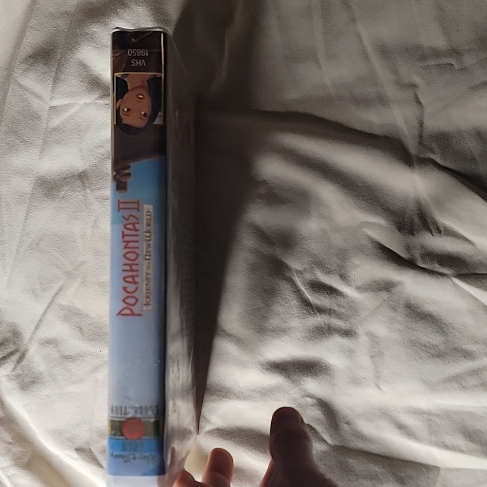 Disney's Pocahontas II Journey to a New World VHS - Picture 3 of 4